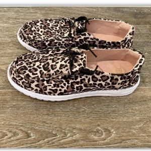 Womens True Craft canvas slip ons size 8.5 M